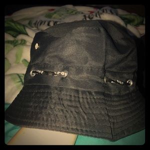 Bucket hat